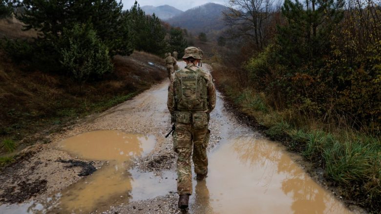 Pse u zgjodhën ushtarët e KFOR-it britanikë që ta ruajnë kufirin Kosovë-Serbi?