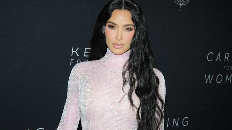 Kim Kardashian kritikohet nga fansat për kostumin e djalit të saj për Halloween: Fëmijët në Palestinë duken kështu çdo ditë