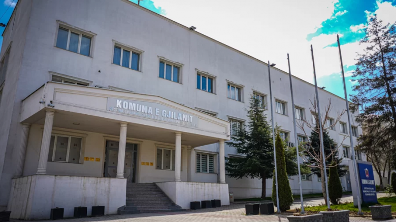 Pas betejës gjyqësore, rikthehen në vendet e punës 19 zyrtarët komunalë të Gjilanit