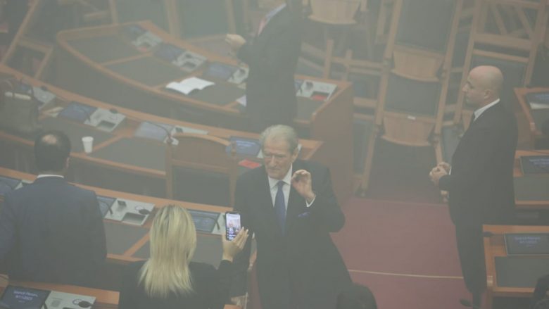 Kaosi në Kuvendin e Shqipërisë, reagon BE: Parlamenti funksional, shtyllë qendrore e procesit të anëtarësimit