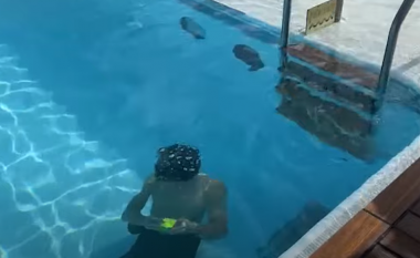 Burri nga Singapori zgjidhi Rubikonin për 9 sekonda derisa ishte nën ujë