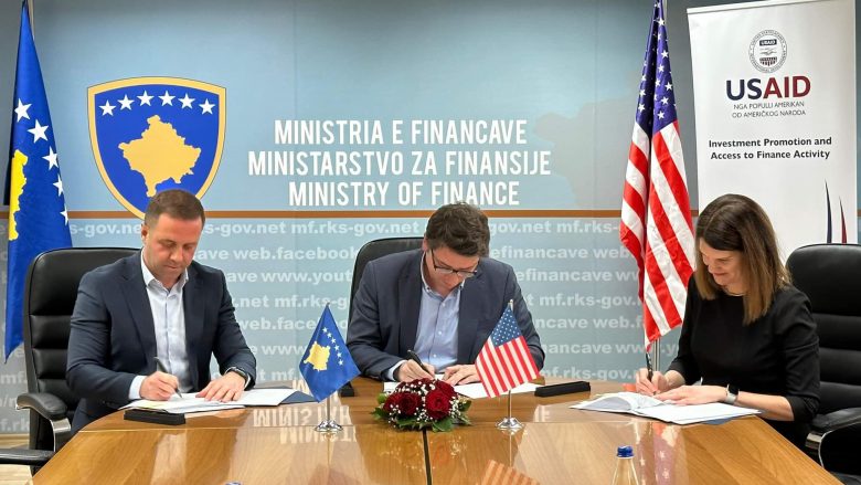 Ministria e Financave dhe USAID nënshkruajnë marrëveshje për marrjen e vlerësimit kreditor të Kosovës