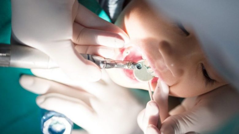 Ndërhyrja tek dentisti, del ekspertiza mjeko-ligjore: 3-vjeçari vdiq nga mbidoza e anestezisë