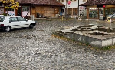 Qytetarët raportojnë për probleme infrastrukturore në Komunën e Gjakovës