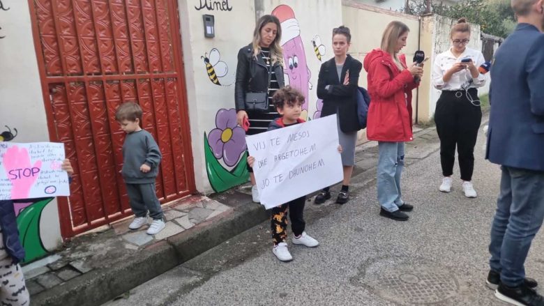 Procedohen dy oficer të policisë në Tiranë sepse nuk hetuan dhunën ndaj 3-vjeçares në kopsht