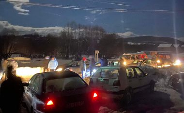 Shumë orë pa rrymë, qytetarët bllokojnë rrugën Prizren – Dragash