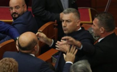 Përplasja në Kuvendin e Shqipërisë, palët kallëzojnë njëra-tjetrën për dhunë