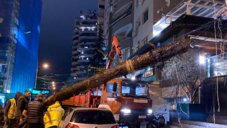 Pasojat e stuhisë ‘Ciaran’ në Shqipëri – si paraqitet sot situata në Tiranë, Durrës, Elbasan, dhe Korçë?