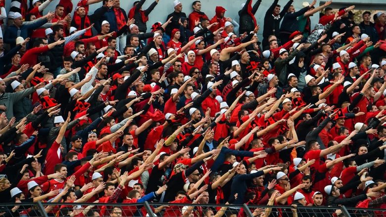 “Tifozat Kuq e Zi” duket se kanë përgatitur një transparent gjigant për ndeshjen Shqipëri – Ishujt Faroe