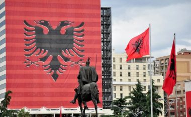 Parada kuqezi më 28 Nëntor në Tiranë, detaje nga festimet