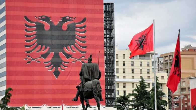 Parada kuqezi më 28 Nëntor në Tiranë, detaje nga festimet