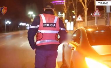 Shisnin drogë në afërsi të lokaleve të natës në Tiranë, arrestohen tetë persona