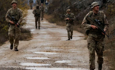 Trupat britanike të KFOR-it patrullojnë në kufirin Kosovë-Serbi