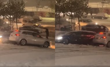 Kaos në rrugët e kryeqytetit, vetura rrëshqet nëpër borë dhe godet një tjetër