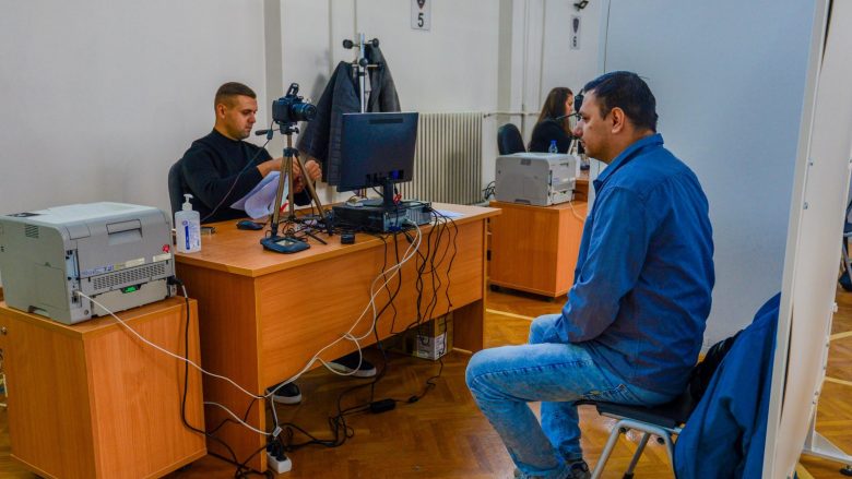 Hapet pikë për nxjerrjen pa termin të dokumenteve personale në Shkup, do të shërbehen një mijë persona në ditë