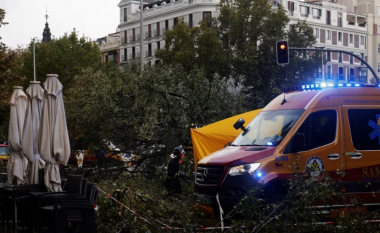 Të paktën 12 persona humbën jetën në Evropë nga stuhia Ciaran