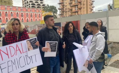 “Ndal femicidit”, protestë në Tiranë për vrasjen e Liridona Ademaj-Murseli