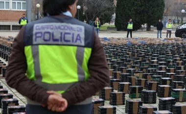 Policia spanjolle sekuestron gati 11 tonelata kokainë