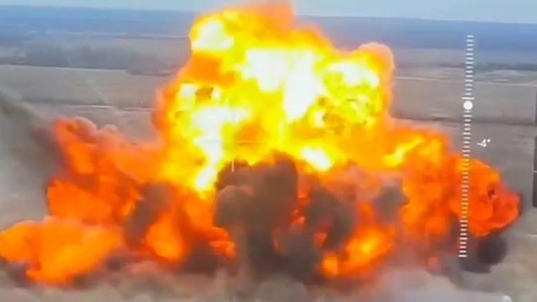 U hodh nga tanku i mbushur me dy tonelata TNT, ushtari rus deshi ta thyej vijën mbrojtëse të ukrainasve – i dështon misioni