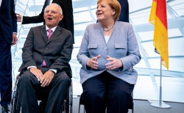 Ndërron jetë politikani gjerman me ndikim të madh, Wolfgang Schauble ishte ministër i Merkelit