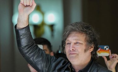 Protesta për lëvizjen e presidentit argjentinas, paralajmëroi pushimin nga puna të 5 mijë nëpunësve civilë