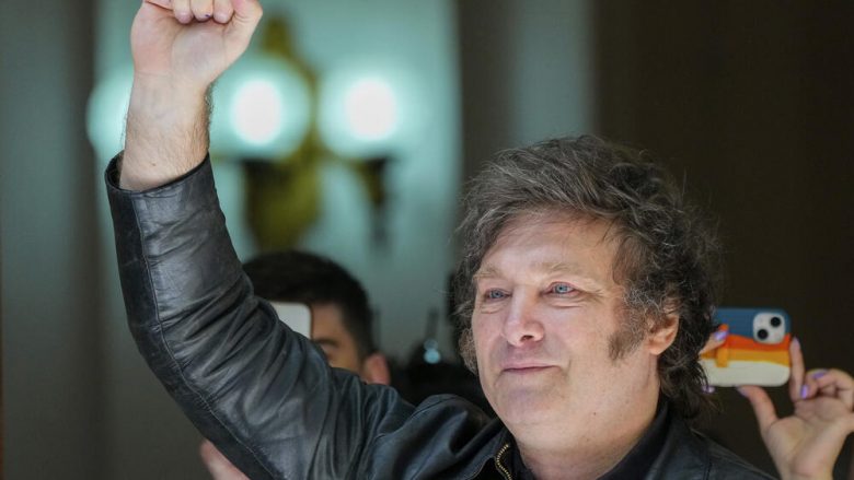 Protesta për lëvizjen e presidentit argjentinas, paralajmëroi pushimin nga puna të 5 mijë nëpunësve civilë