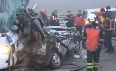 Aksident zinxhiror në Turqi, përfshihen shtatë vetura – humbin jetën 10 persona dhe 57 tjerë lëndohen