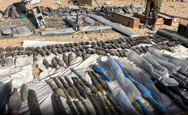 Izraelitët pretendojnë se kanë gjetur depon më të madhe të armëve, në afërsi të një shkolle në Rripin e Gazës