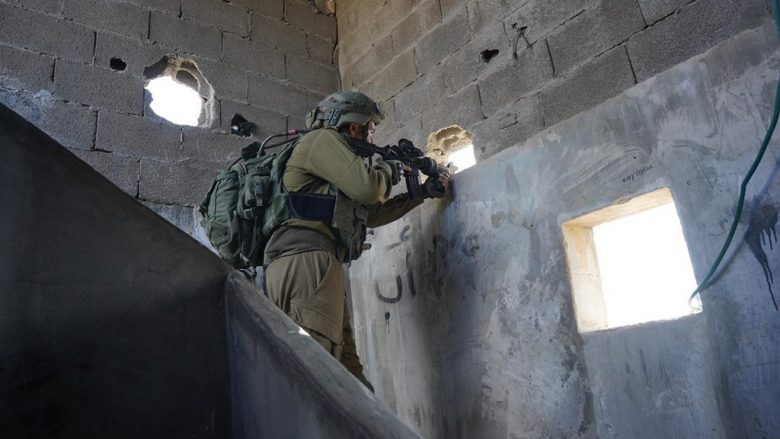IDF-ja thotë se kanë vrarë militantë të Hamasit, shkatërruar tunelet dhe zbuluan një qendër stërvitore