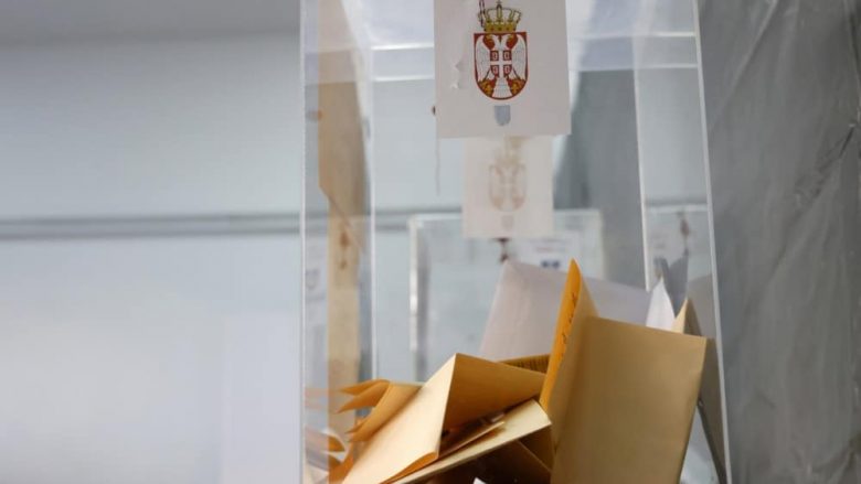 ​Serbë nga Mitrovica në shërbim të vjedhjes së votave për Vuçiqin