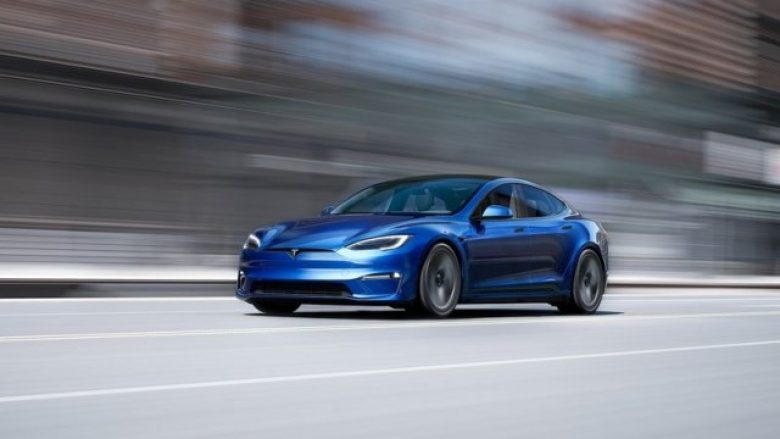 “Kurrë mos e bleni këtë veturë”: amerikani mezi e shiti Teslan