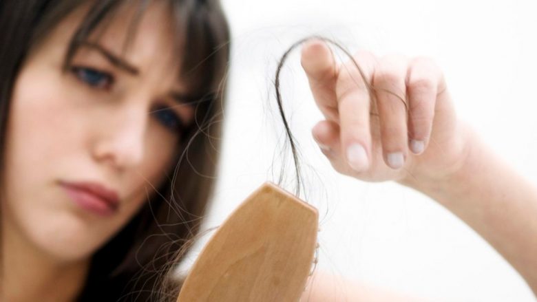 Si ta kuptosh që rënia e flokëve është sezonale?