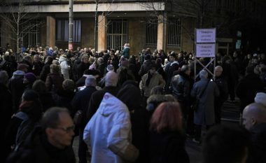 Opozita proteston sërish në Beograd - tashmë kanë një kërkesë shtesë për KQZ-në