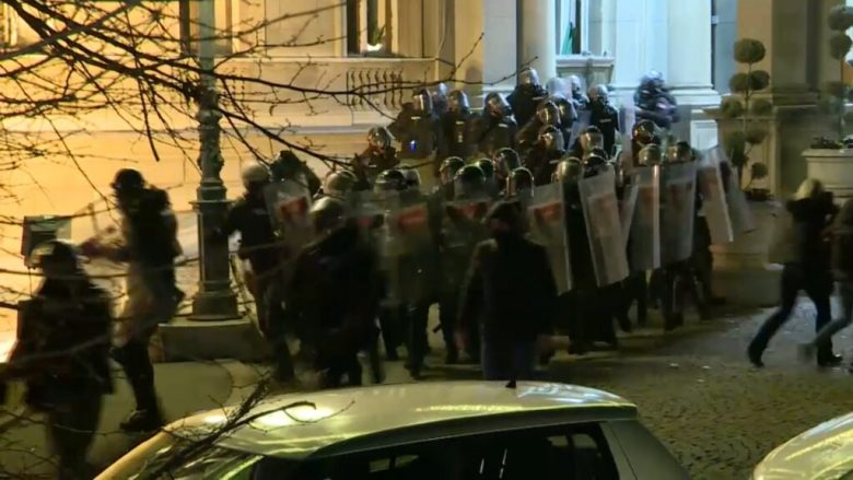 Grupi terrorist i Banjskës i përfshirë në protestat e dhunshme në Beograd të Serbisë