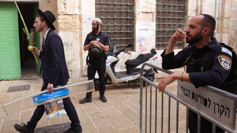 Rreth 260 mijë izraelitë kanë aplikuar për leje për armëmbajtje që nga 7 tetori, ministri po përshpejton procedurat