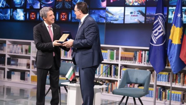UBT ndau çmimin e nderit “Leadership Excellence Award” për ish-presidentin e Bullgarisë, Rosen Plevneliev