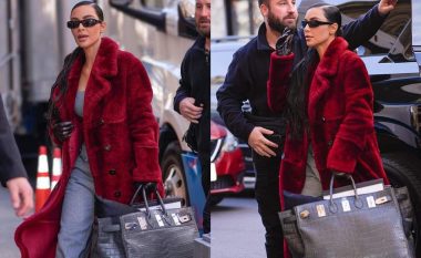 Kim Kardashian merr vëmendje gjatës daljes në New York teksa kombinon veshjen me çantën “Hermes Brikin” me vlerë mbi 100 mijë euro