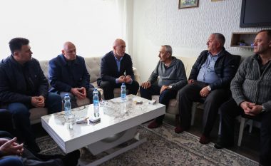 Haradinaj viziton familjen Ademaj, i  ngushëllon për Liridonën