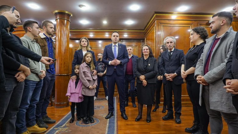 Abdixhiku në familjen e Rugovës: Presidenti ka vetëm ditëlindje, urime gjithë rugovistëve kjo datë
