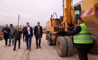 Krasniqi në Vushtrri: Qeveria të mos diskriminojë komunat në baza politike partiake