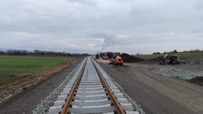 Vazhdojnë punimet për linjën hekurudhore Fushë Kosovë – Mitrovicë