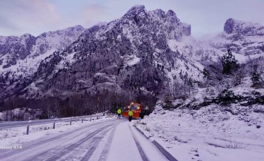 Temperatura të ulëta dhe reshje bore në Shqipëri, ARRSH apel shoferëve: Pajisuni me goma dimërore