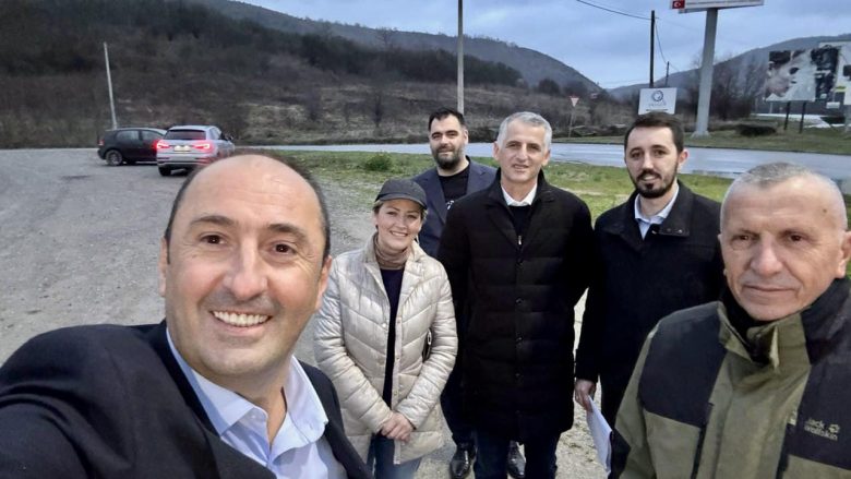 Aliu publikon foto tek Dheu i Bardhë, paralajmëron se vitin e ardhshëm do të vazhdojë ndërtimi i autostradës së Gjilanit