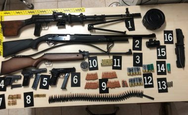 Raportuan për gjuajtje me armë në Ozdrim të Pejës, pas bastisjes, policia i gjen armë në shtëpi