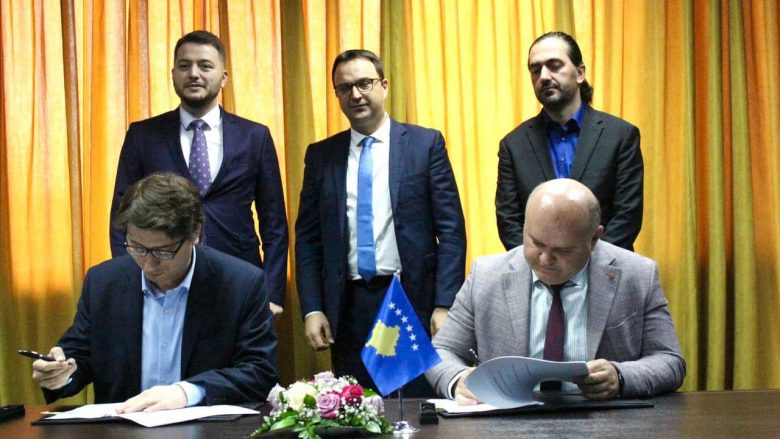 Ministria e Financave dhe KRU Prishtina nënshkruan marrëveshje me vlerë 13.2 milionë euro për trajtimin e ujërave të zeza
