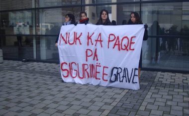 Me moton “Nuk ka paqe pa sigurinë e grave”, sot mbahet protestë gjithëpopullore në Prishtinë