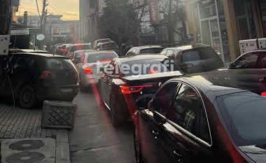 Bllokohet Prishtina, krijohen kolona të gjata në disa rrugë të kryeqytetit