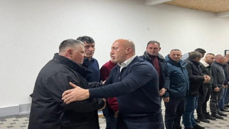 Ramush Haradinaj viziton Nasim Haradinajn, pas lirimit nga burgu i Hagës