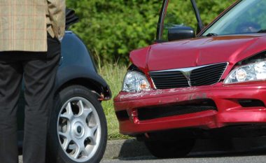 Cila ngjyrë veture është “më e rrezikshme” dhe merr pjesë në më shumë aksidente trafiku?