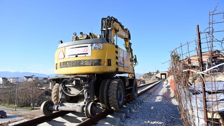Hekurudha drejt Bullgarisë po ndërtohet intensivisht